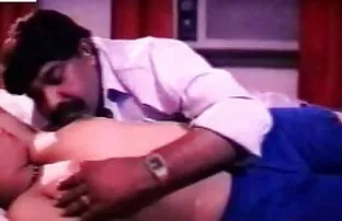 Gadis Inggris menghisap penis keras, seorang pria video bokep korea vs negro berlutut di sebuah gua.