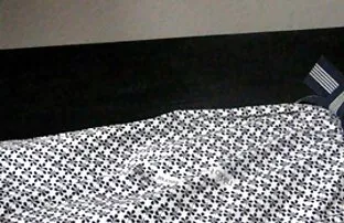 dua gadis besar mainan untuk bokep negro penis besar berbagi sosis dengan seorang pria besar dalam tiga.