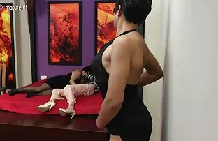 Dia marah ketika dia video bokep bule vs negro tahu ibunya sialan.
