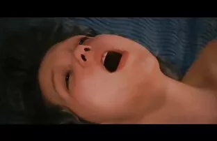 Wanita dalam celana, ekor kuning, setelah bokep negro sama bule berhubungan seks.
