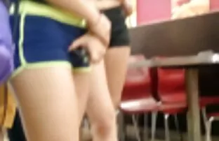 dua milfs amatir bokeb kontol negro tidur di sofa.