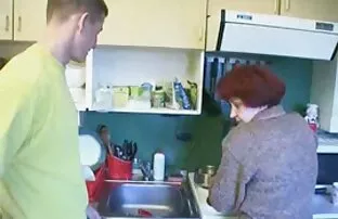 Dua nenek-nenek dan mahasiswi harus membayar bokep negro kasar sewa.