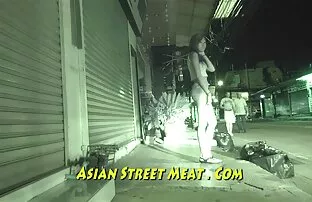dua gadis dengan payudara besar bermain dientot kontol negro Hoki di ruang ganti.