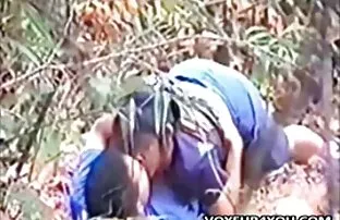 lepaskan bokep negro 2018 pakaianmu dan masuk ke mobil.